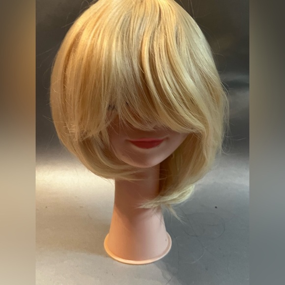 Blonde Full Cap Synthetic Bob Wig - Picture 1 of 7